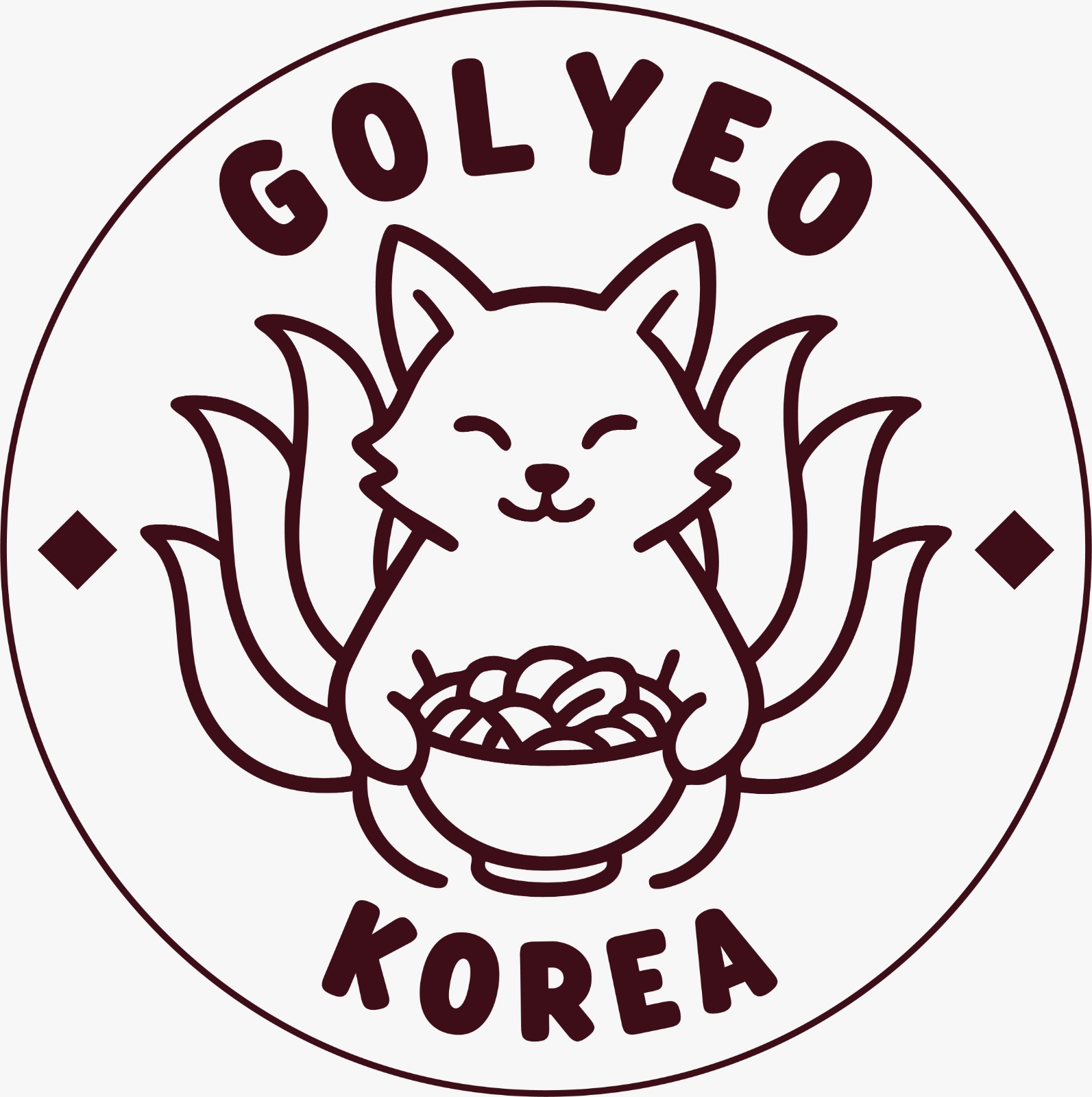Piste 1 : le renard cerné d'un filet circulaire fin, GOLYEO en arc au-dessus, KOREA en arc en dessous, un losange plein de chaque côté.